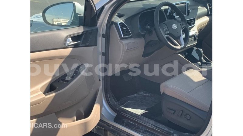 Big with watermark hyundai tucson al jazirah state import dubai 2317