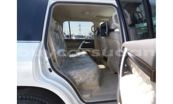 Buy Import Toyota Land Cruiser White Car in Import - Dubai in Al Jazirah State Buy Import Toyota Land Cruiser White Car in Import - Dubai in Al Jazirah State