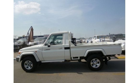 Buy Import Toyota Land Cruiser White Car in Import - Dubai in Al Jazirah State Buy Import Toyota Land Cruiser White Car in Import - Dubai in Al Jazirah State