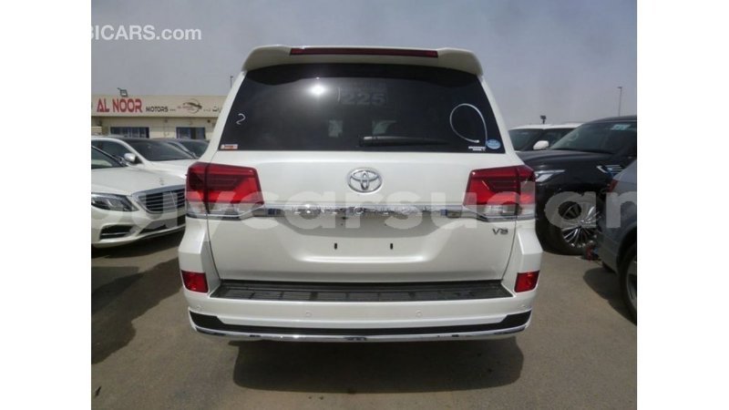 Big with watermark toyota land cruiser al jazirah state import dubai 2347