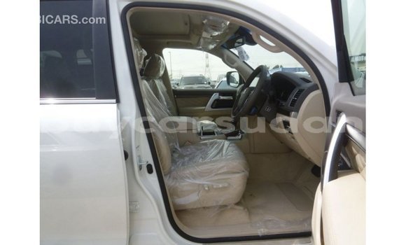 Buy Import Toyota Land Cruiser White Car in Import - Dubai in Al Jazirah State Buy Import Toyota Land Cruiser White Car in Import - Dubai in Al Jazirah State