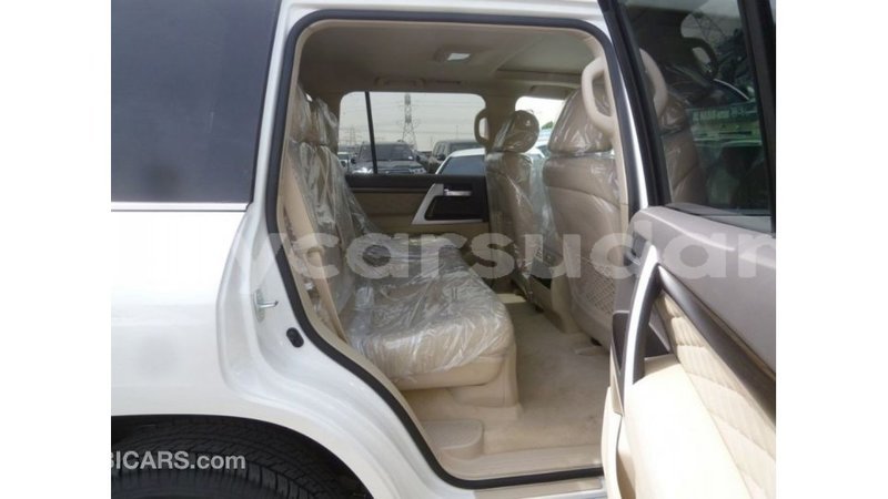 Big with watermark toyota land cruiser al jazirah state import dubai 2347