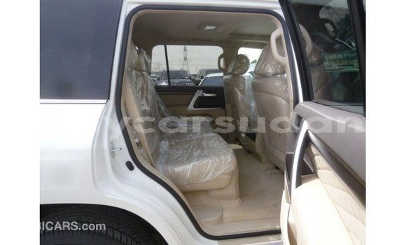 Buy Import Toyota Land Cruiser White Car in Import - Dubai in Al Jazirah State Buy Import Toyota Land Cruiser White Car in Import - Dubai in Al Jazirah State