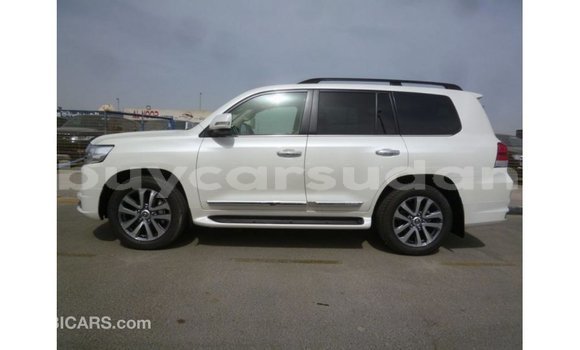 Buy Import Toyota Land Cruiser White Car in Import - Dubai in Al Jazirah State Buy Import Toyota Land Cruiser White Car in Import - Dubai in Al Jazirah State