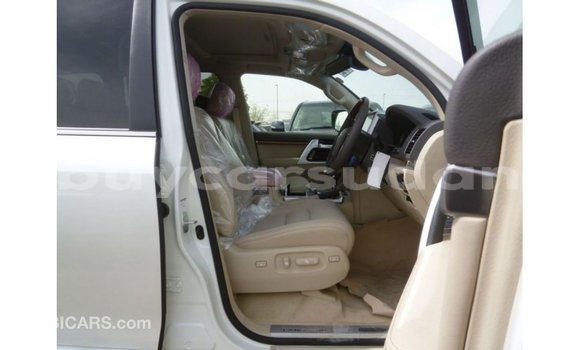 Buy Import Toyota Land Cruiser White Car in Import - Dubai in Al Jazirah State Buy Import Toyota Land Cruiser White Car in Import - Dubai in Al Jazirah State