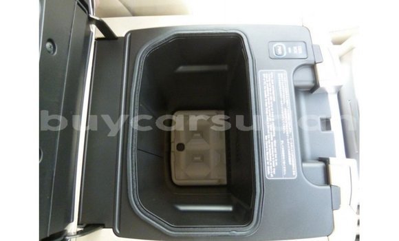 Buy Import Toyota Land Cruiser White Car in Import - Dubai in Al Jazirah State Buy Import Toyota Land Cruiser White Car in Import - Dubai in Al Jazirah State