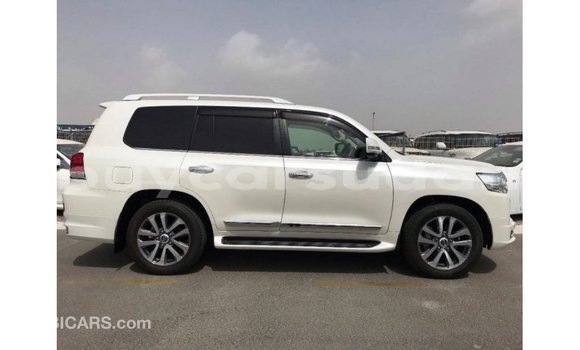 Buy Import Toyota Land Cruiser White Car in Import - Dubai in Al Jazirah State Buy Import Toyota Land Cruiser White Car in Import - Dubai in Al Jazirah State