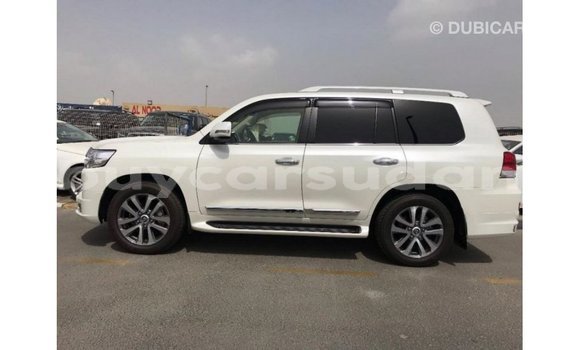 Buy Import Toyota Land Cruiser White Car in Import - Dubai in Al Jazirah State Buy Import Toyota Land Cruiser White Car in Import - Dubai in Al Jazirah State