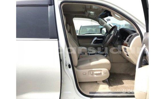 Buy Import Toyota Land Cruiser White Car in Import - Dubai in Al Jazirah State Buy Import Toyota Land Cruiser White Car in Import - Dubai in Al Jazirah State