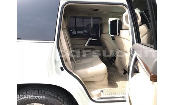 Buy Import Toyota Land Cruiser White Car in Import - Dubai in Al Jazirah State Buy Import Toyota Land Cruiser White Car in Import - Dubai in Al Jazirah State
