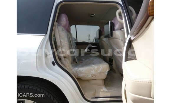 Buy Import Toyota Land Cruiser White Car in Import - Dubai in Al Jazirah State Buy Import Toyota Land Cruiser White Car in Import - Dubai in Al Jazirah State