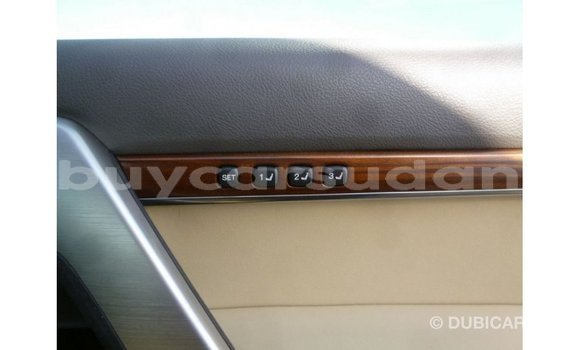 Acheter Import Voiture Toyota Land Cruiser Noir à Import - Dubai, État d'Al Jazirah Acheter Import Voiture Toyota Land Cruiser Noir à Import - Dubai, État d'Al Jazirah