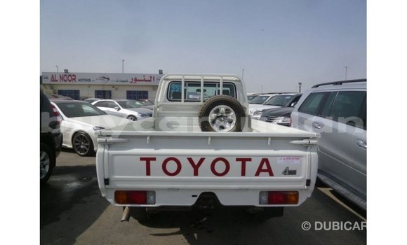Buy Import Toyota Land Cruiser White Car in Import - Dubai in Al Jazirah State Buy Import Toyota Land Cruiser White Car in Import - Dubai in Al Jazirah State