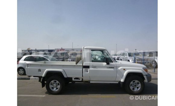 Buy Import Toyota Land Cruiser White Car in Import - Dubai in Al Jazirah State Buy Import Toyota Land Cruiser White Car in Import - Dubai in Al Jazirah State