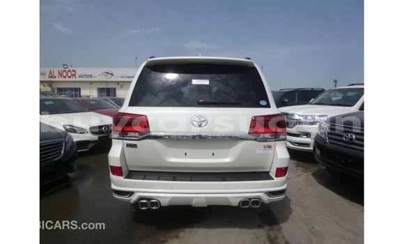Buy Import Toyota Land Cruiser White Car in Import - Dubai in Al Jazirah State Buy Import Toyota Land Cruiser White Car in Import - Dubai in Al Jazirah State