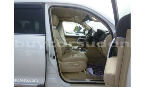 Buy Import Toyota Land Cruiser White Car in Import - Dubai in Al Jazirah State Buy Import Toyota Land Cruiser White Car in Import - Dubai in Al Jazirah State