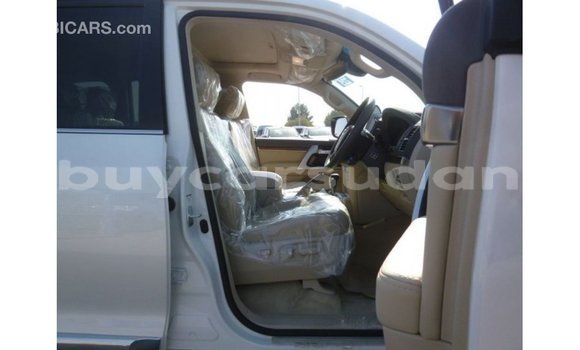 Buy Import Toyota Land Cruiser White Car in Import - Dubai in Al Jazirah State Buy Import Toyota Land Cruiser White Car in Import - Dubai in Al Jazirah State