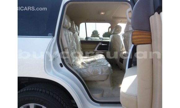 Buy Import Toyota Land Cruiser White Car in Import - Dubai in Al Jazirah State Buy Import Toyota Land Cruiser White Car in Import - Dubai in Al Jazirah State