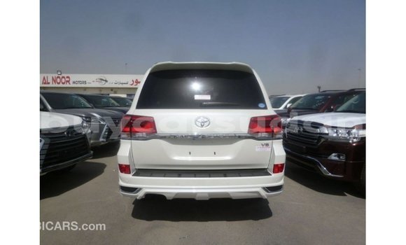 Buy Import Toyota Land Cruiser White Car in Import - Dubai in Al Jazirah State Buy Import Toyota Land Cruiser White Car in Import - Dubai in Al Jazirah State