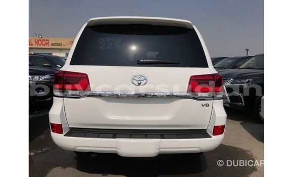 Buy Import Toyota Land Cruiser White Car in Import - Dubai in Al Jazirah State Buy Import Toyota Land Cruiser White Car in Import - Dubai in Al Jazirah State