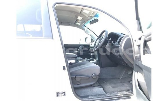 Buy Import Toyota Land Cruiser White Car in Import - Dubai in Al Jazirah State Buy Import Toyota Land Cruiser White Car in Import - Dubai in Al Jazirah State
