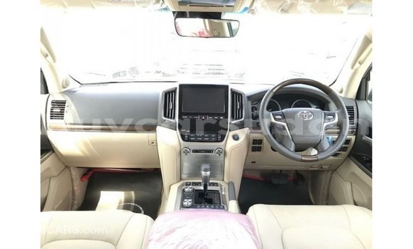 Buy Import Toyota Land Cruiser White Car in Import - Dubai in Al Jazirah State Buy Import Toyota Land Cruiser White Car in Import - Dubai in Al Jazirah State