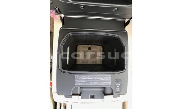 Buy Import Toyota Land Cruiser White Car in Import - Dubai in Al Jazirah State Buy Import Toyota Land Cruiser White Car in Import - Dubai in Al Jazirah State