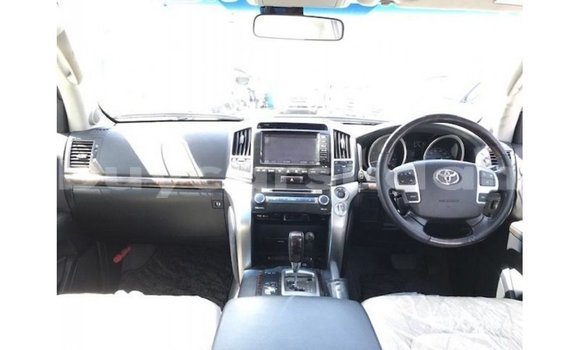 Buy Import Toyota Land Cruiser White Car in Import - Dubai in Al Jazirah State Buy Import Toyota Land Cruiser White Car in Import - Dubai in Al Jazirah State