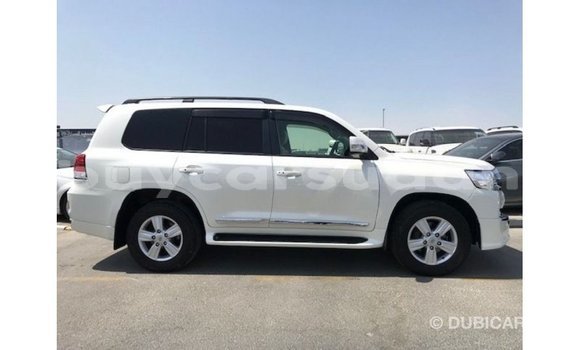 Buy Import Toyota Land Cruiser White Car in Import - Dubai in Al Jazirah State Buy Import Toyota Land Cruiser White Car in Import - Dubai in Al Jazirah State