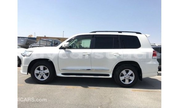 Buy Import Toyota Land Cruiser White Car in Import - Dubai in Al Jazirah State Buy Import Toyota Land Cruiser White Car in Import - Dubai in Al Jazirah State