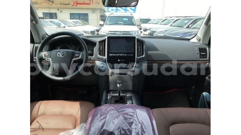Big with watermark toyota land cruiser al jazirah state import dubai 2407