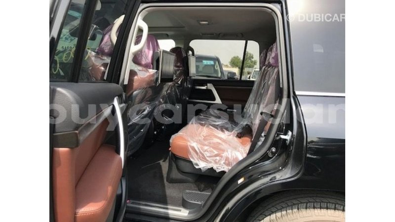 Big with watermark toyota land cruiser al jazirah state import dubai 2407