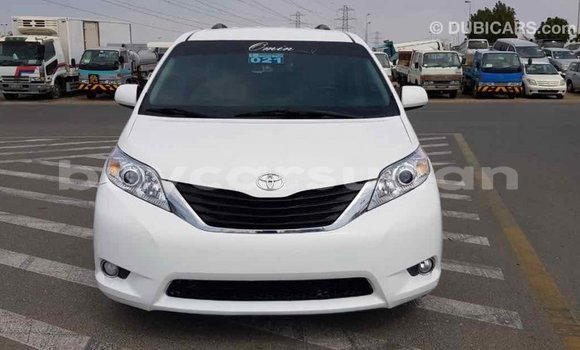 Buy Import Toyota Sienna White Car in Import - Dubai in Al Jazirah State Buy Import Toyota Sienna White Car in Import - Dubai in Al Jazirah State