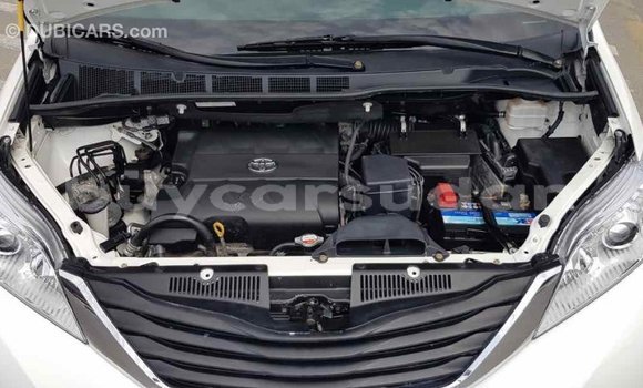 Buy Import Toyota Sienna White Car in Import - Dubai in Al Jazirah State Buy Import Toyota Sienna White Car in Import - Dubai in Al Jazirah State