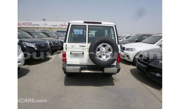 Buy Import Toyota Land Cruiser White Car in Import - Dubai in Al Jazirah State Buy Import Toyota Land Cruiser White Car in Import - Dubai in Al Jazirah State