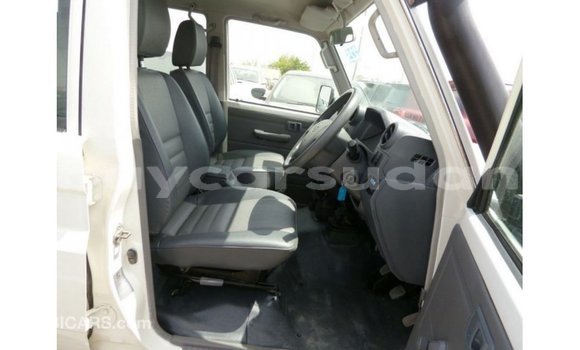 Buy Import Toyota Land Cruiser White Car in Import - Dubai in Al Jazirah State Buy Import Toyota Land Cruiser White Car in Import - Dubai in Al Jazirah State
