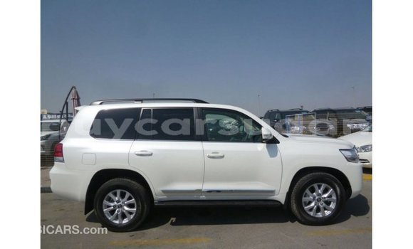 Buy Import Toyota Land Cruiser White Car in Import - Dubai in Al Jazirah State Buy Import Toyota Land Cruiser White Car in Import - Dubai in Al Jazirah State