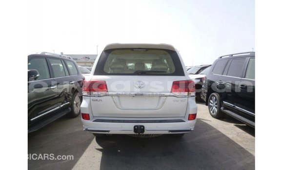 Buy Import Toyota Land Cruiser White Car in Import - Dubai in Al Jazirah State Buy Import Toyota Land Cruiser White Car in Import - Dubai in Al Jazirah State