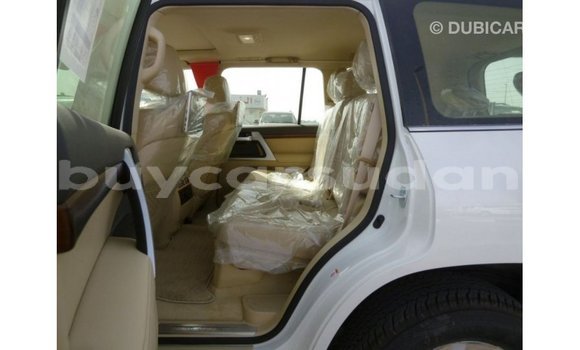 Buy Import Toyota Land Cruiser White Car in Import - Dubai in Al Jazirah State Buy Import Toyota Land Cruiser White Car in Import - Dubai in Al Jazirah State