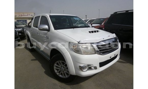 Buy Import Toyota Hilux White Car in Import - Dubai in Al Jazirah State Buy Import Toyota Hilux White Car in Import - Dubai in Al Jazirah State