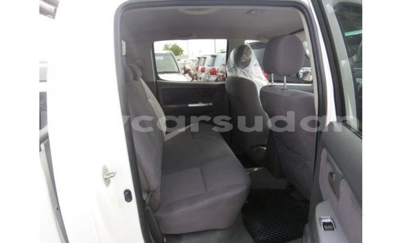 Buy Import Toyota Hilux White Car in Import - Dubai in Al Jazirah State Buy Import Toyota Hilux White Car in Import - Dubai in Al Jazirah State