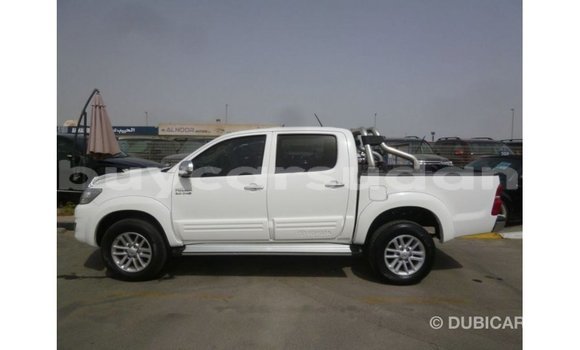 Buy Import Toyota Hilux White Car in Import - Dubai in Al Jazirah State Buy Import Toyota Hilux White Car in Import - Dubai in Al Jazirah State