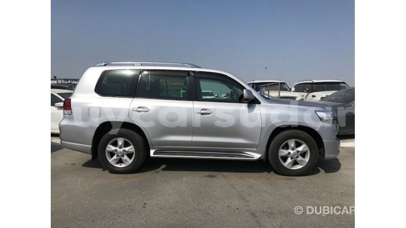 Big with watermark toyota land cruiser al jazirah state import dubai 2503