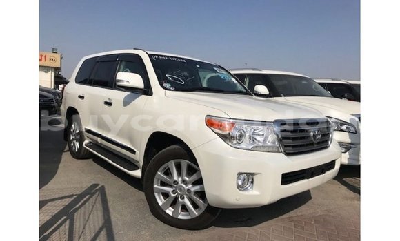 Buy Import Toyota Land Cruiser White Car in Import - Dubai in Al Jazirah State Buy Import Toyota Land Cruiser White Car in Import - Dubai in Al Jazirah State