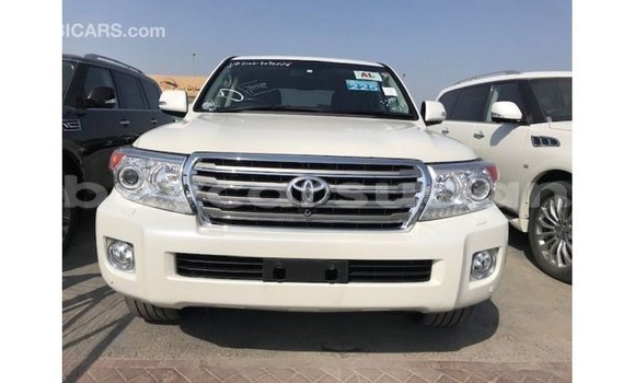 Buy Import Toyota Land Cruiser White Car in Import - Dubai in Al Jazirah State Buy Import Toyota Land Cruiser White Car in Import - Dubai in Al Jazirah State