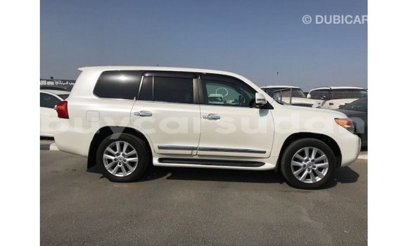 Buy Import Toyota Land Cruiser White Car in Import - Dubai in Al Jazirah State Buy Import Toyota Land Cruiser White Car in Import - Dubai in Al Jazirah State