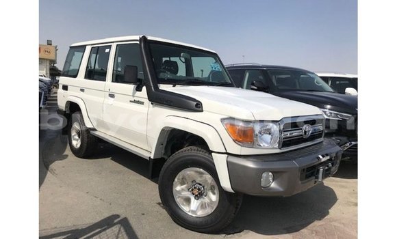Acheter Import Voiture Toyota Land Cruiser Blanc à Import - Dubai, État d'Al Jazirah Acheter Import Voiture Toyota Land Cruiser Blanc à Import - Dubai, État d'Al Jazirah