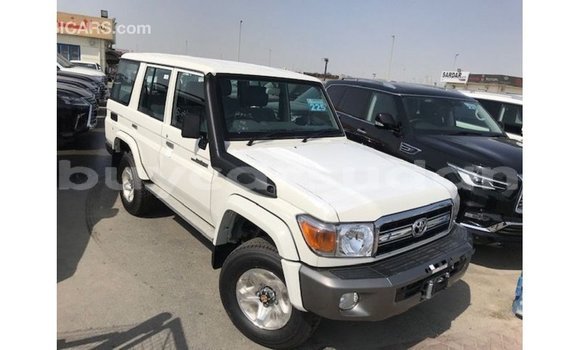 Acheter Import Voiture Toyota Land Cruiser Blanc à Import - Dubai, État d'Al Jazirah Acheter Import Voiture Toyota Land Cruiser Blanc à Import - Dubai, État d'Al Jazirah