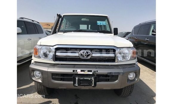 Acheter Import Voiture Toyota Land Cruiser Blanc à Import - Dubai, État d'Al Jazirah Acheter Import Voiture Toyota Land Cruiser Blanc à Import - Dubai, État d'Al Jazirah