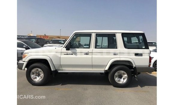 Acheter Import Voiture Toyota Land Cruiser Blanc à Import - Dubai, État d'Al Jazirah Acheter Import Voiture Toyota Land Cruiser Blanc à Import - Dubai, État d'Al Jazirah